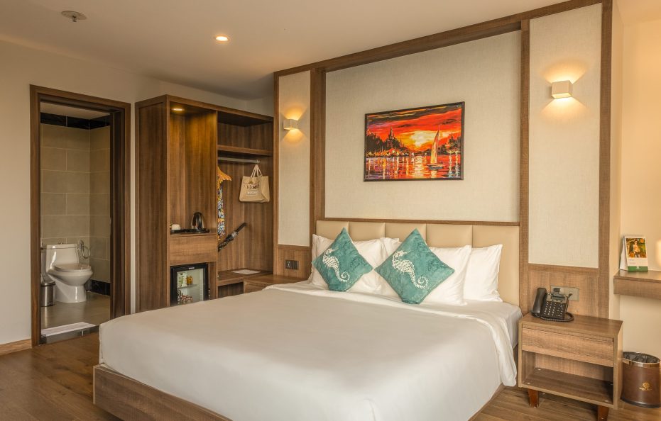 Deluxe Partial Ocean View King/Twin