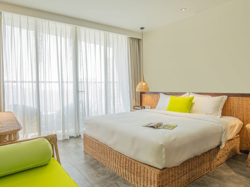 Signature Balcony King/Twin