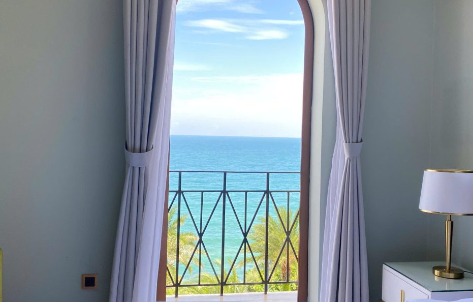 Premium King Sea View With Bathtub & Balcony (Tòa I – 302-304 Sorrento)