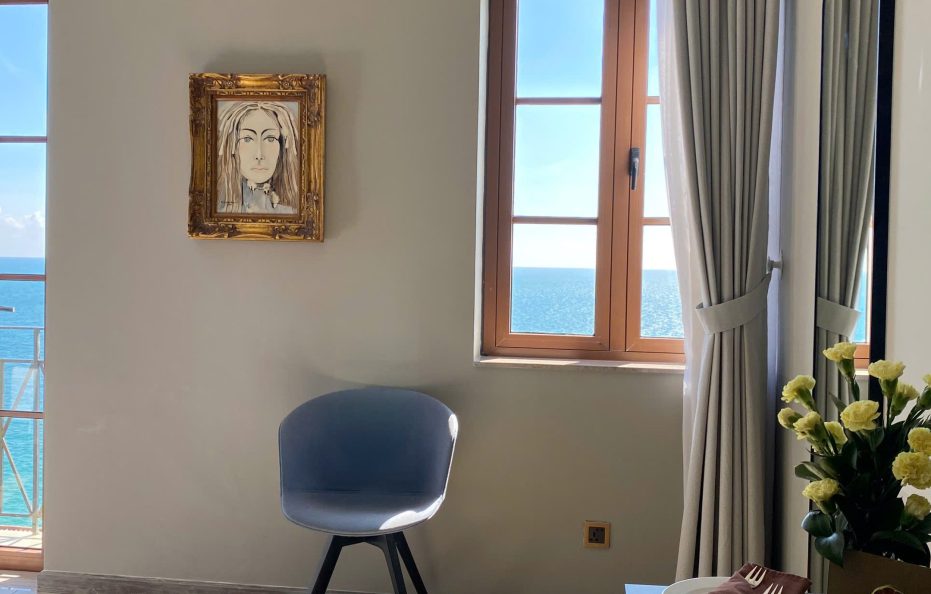 Deluxe Twin Sea View (Tòa I – 302-304 Sorrento)