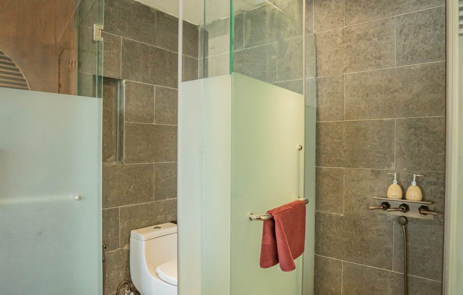 Signature Balcony King/Twin