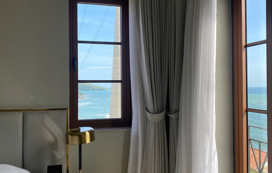 Deluxe Twin Sea View (Tòa I – 302-304 Sorrento)