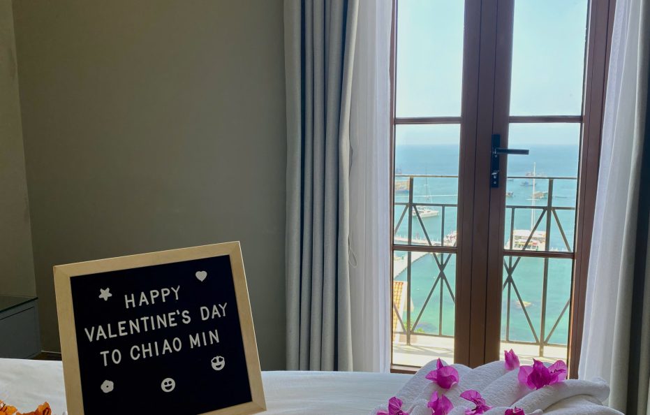 Premium King Sea View With Bathtub & Balcony (Tòa I – 302-304 Sorrento)