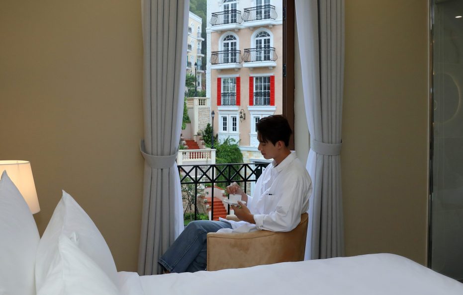 DUO Premium King City View With Bathtub (Tòa II – 235-237 Sorrento)