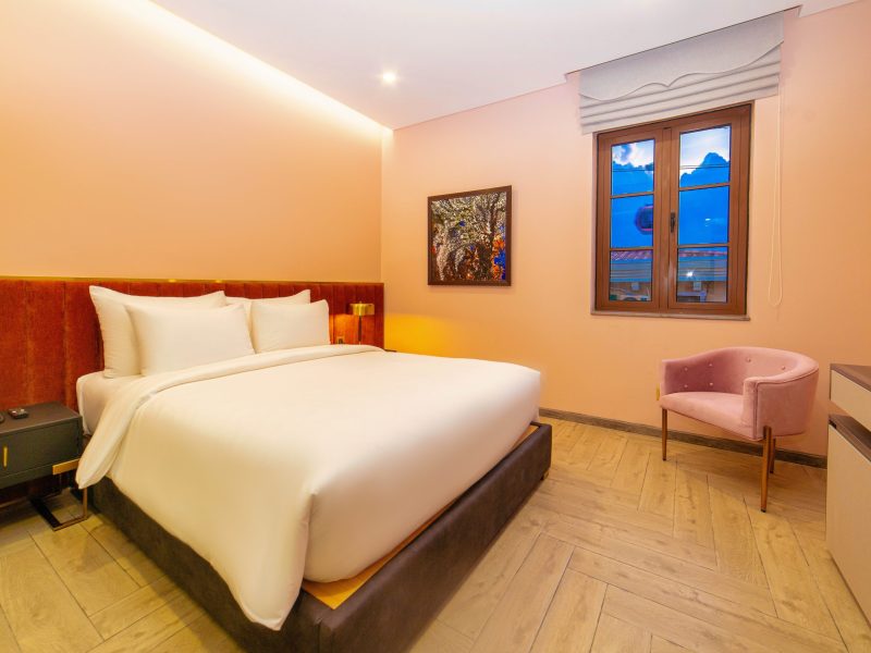 DUO Superior Corner Queen Partial Sea View (Tòa II – 235-237 Sorrento)