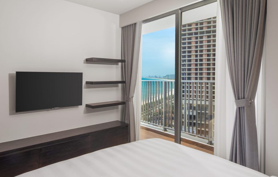One Bedroom Family Suite, Partial Sea View