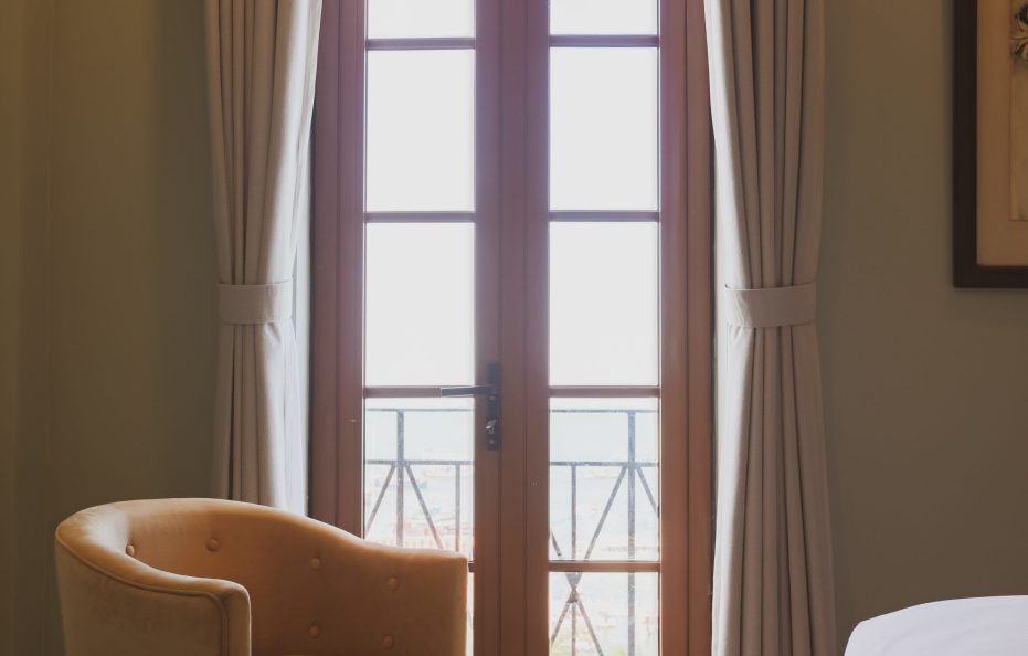 Deluxe Twin Sea View (Tòa I – 302-304 Sorrento)