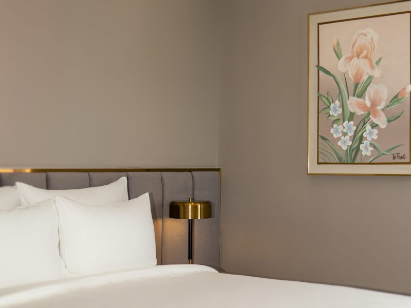 Superior Corner Queen Partial Sea View (Tòa I – 302-304 Sorrento)