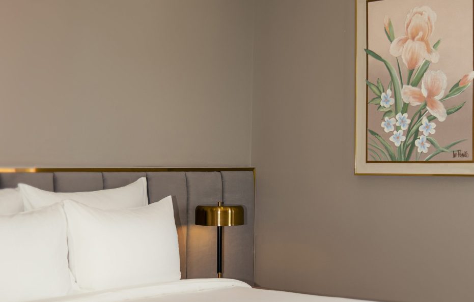 Superior Corner Queen Partial Sea View (Tòa I – 302-304 Sorrento)