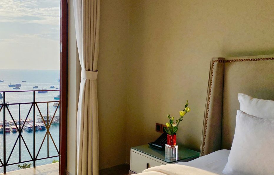 Premium King Sea View With Bathtub & Balcony (Tòa I – 302-304 Sorrento)