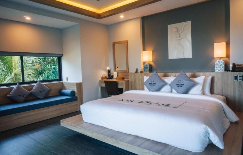 4 Bedrooms Hillside Pool Villa