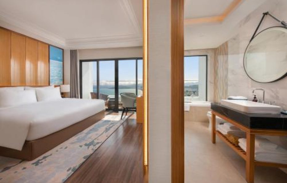 Three – bedroom Suite Oceanview