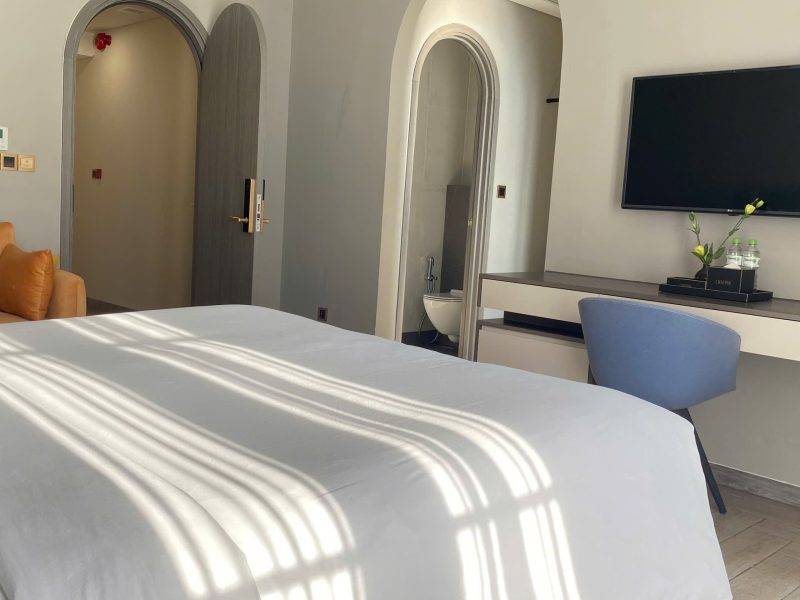 Premium King Sea View With Bathtub & Balcony (Tòa I – 302-304 Sorrento)