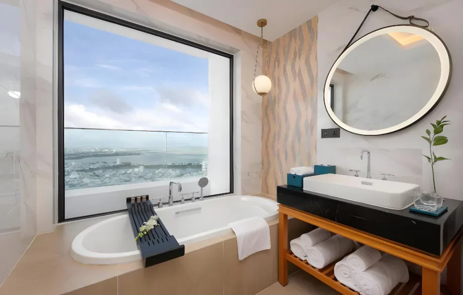 Three – bedroom Suite Oceanview