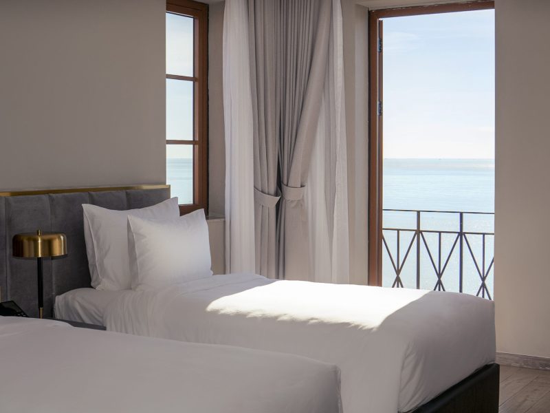 Deluxe Twin Sea View (Tòa I – 302-304 Sorrento)