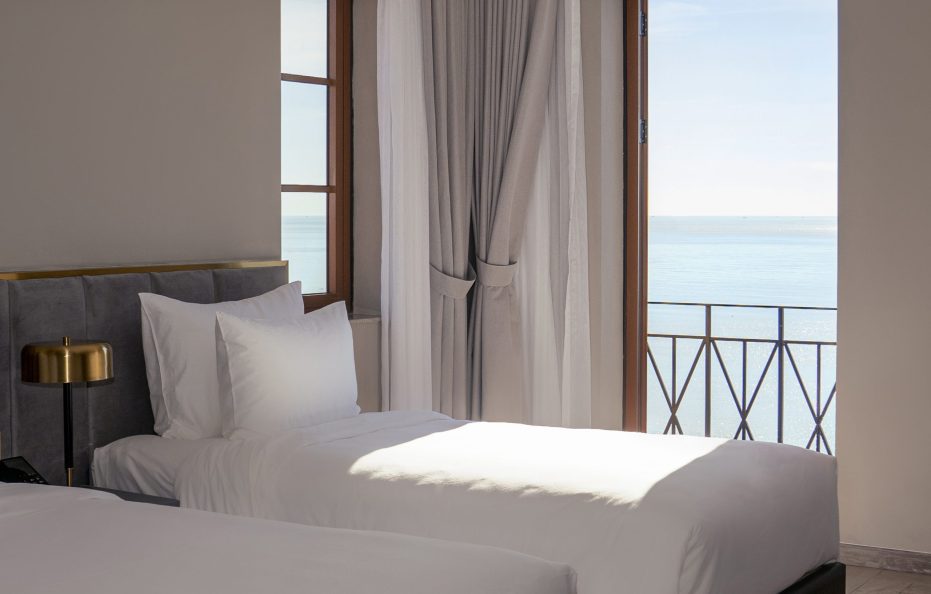 Deluxe Twin Sea View (Tòa I – 302-304 Sorrento)
