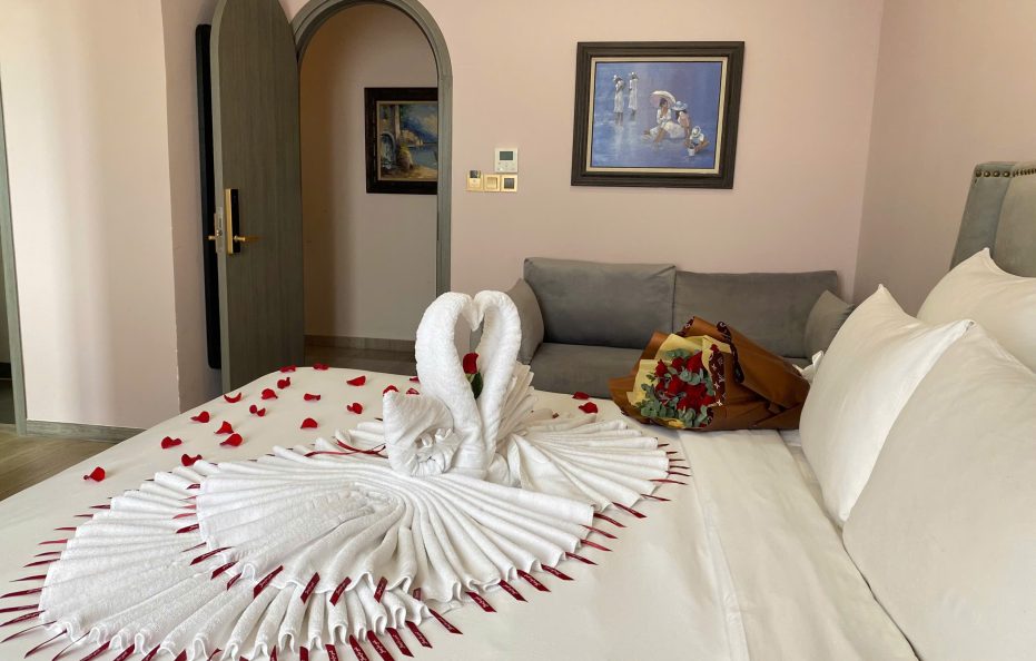 Premium King Sea View With Bathtub (Tòa I – 302-304 Sorrento)