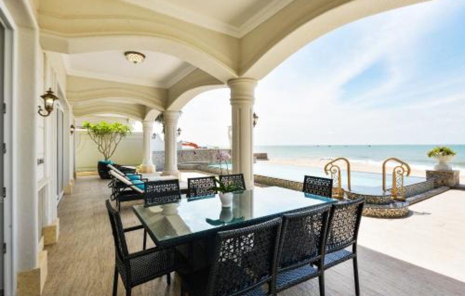 Villa Beach Front – 4 Bedrooms – Private Pool