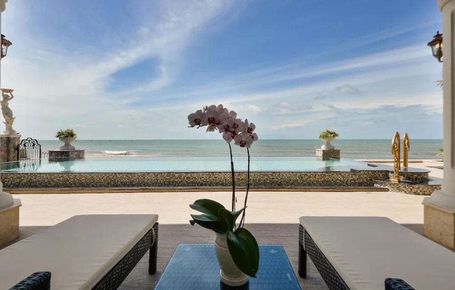 Villa Beach Front – 4 Bedrooms – Private Pool