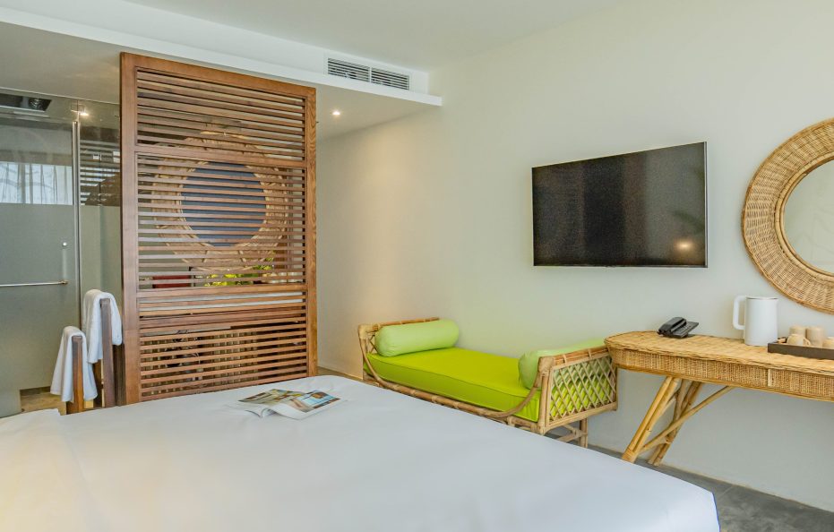 Signature Balcony King/Twin