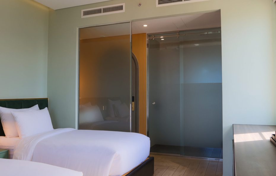 Deluxe Twin Sea View (Tòa I – 302-304 Sorrento)