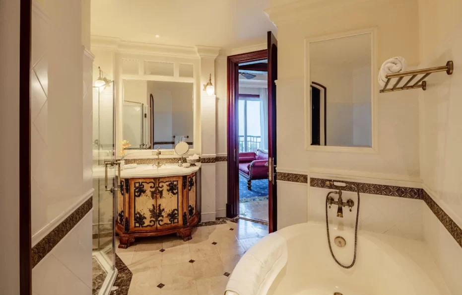 Heritage Deluxe King/Twin Ocean view