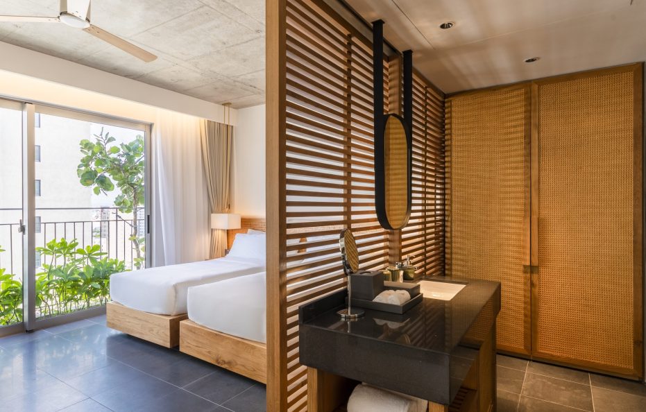 Cúc Tần Ban Công/ Superior With Balcony