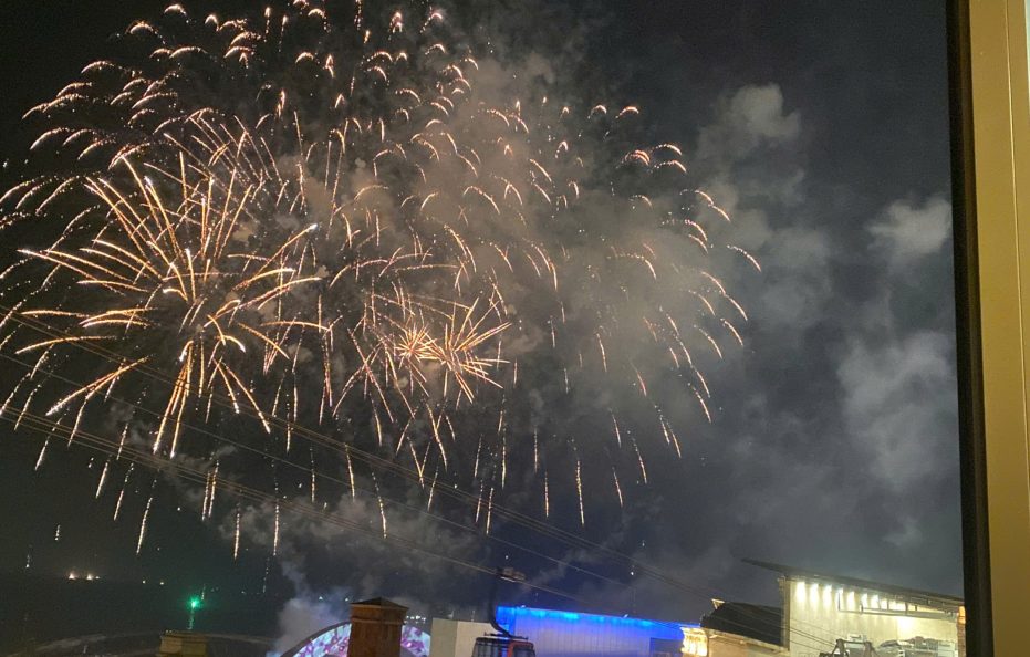 DUO Deluxe Queen Sea View (Tòa II – 235-237 Sorrento)