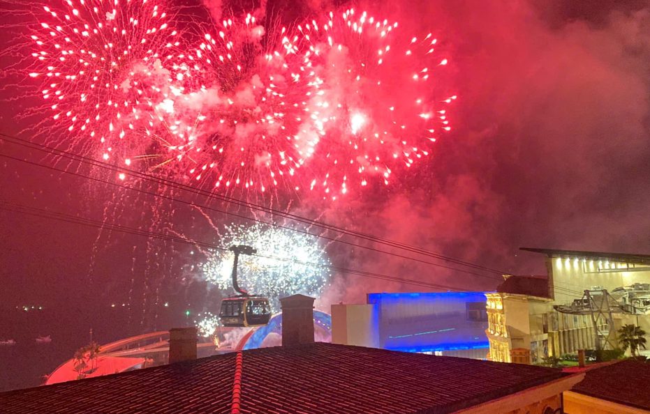 DUO Deluxe Queen Sea View (Tòa II – 235-237 Sorrento)