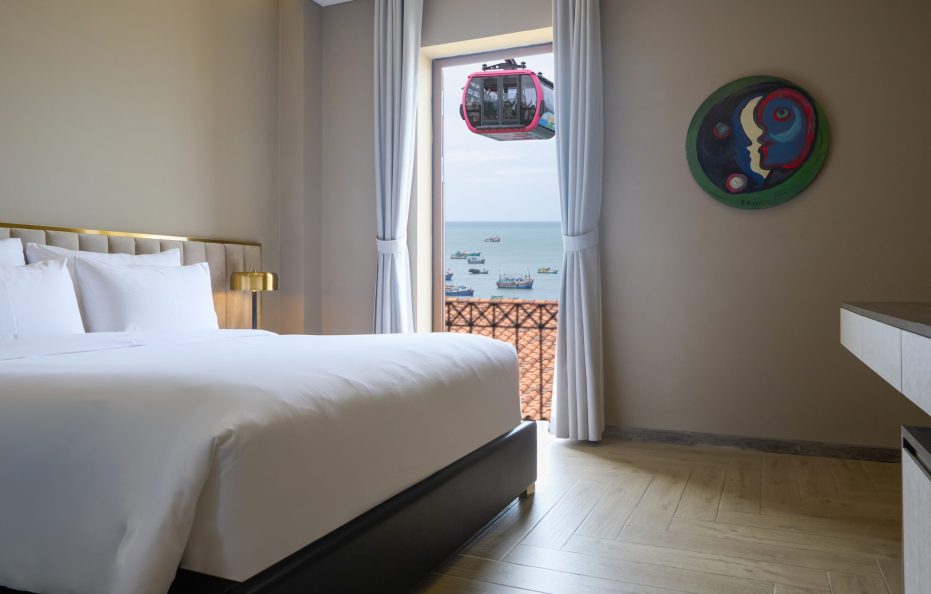 DUO Deluxe Queen Sea View (Tòa II – 235-237 Sorrento)