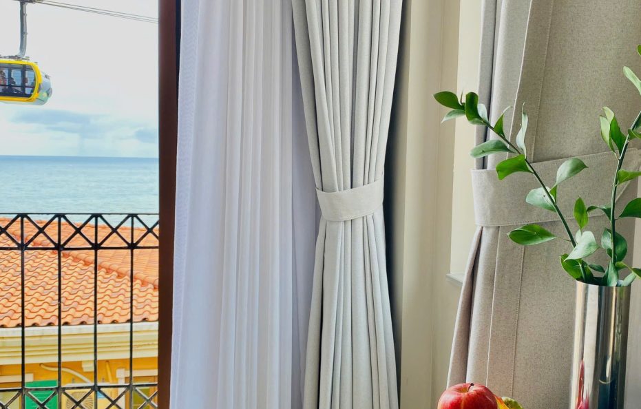 DUO Deluxe Queen Sea View (Tòa II – 235-237 Sorrento)