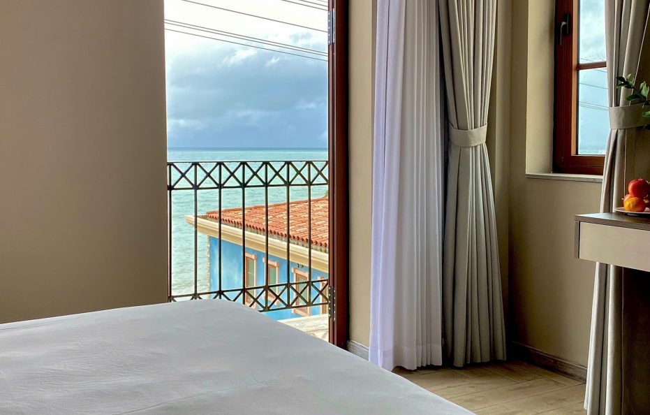 DUO Deluxe Queen Sea View (Tòa II – 235-237 Sorrento)