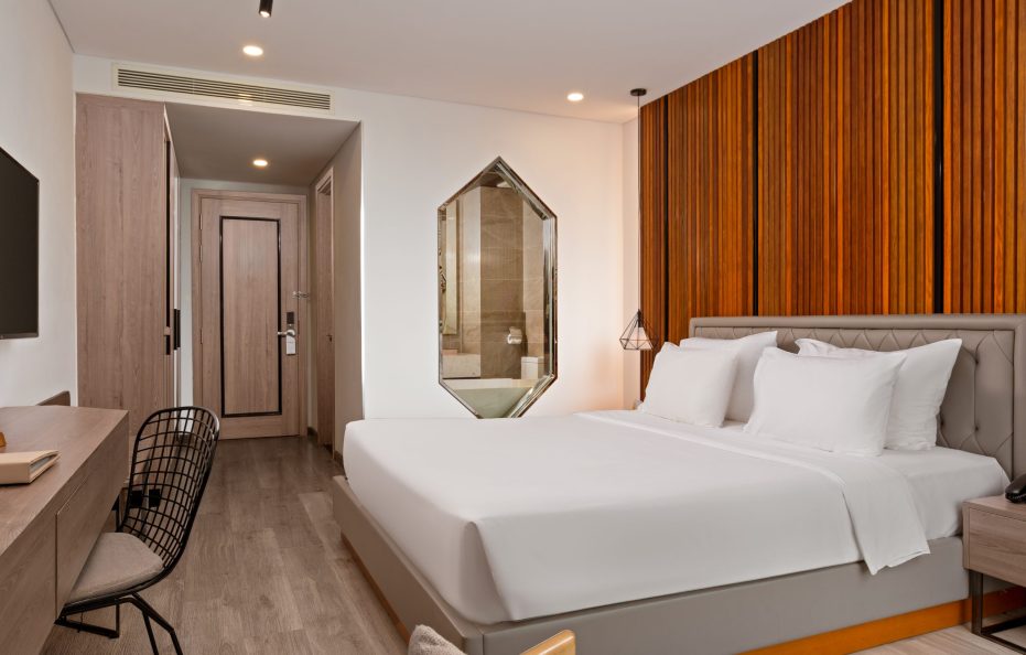 Deluxe Riverview Balcony