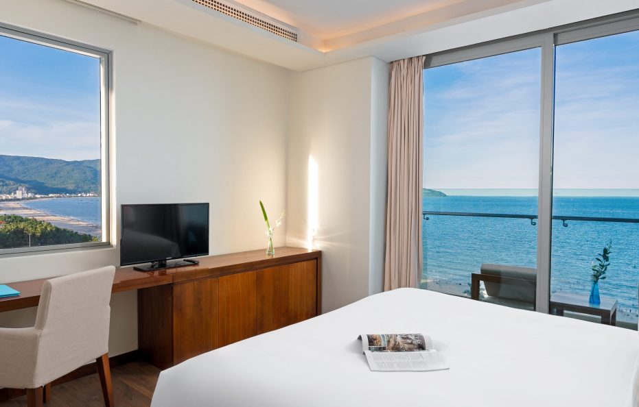 Delight Oceanfront With Balcony