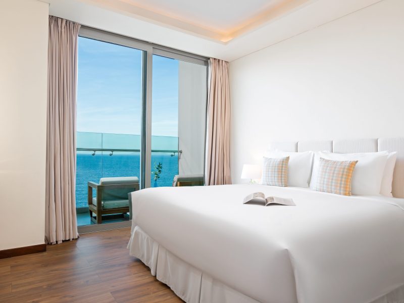 Delight Oceanfront With Balcony