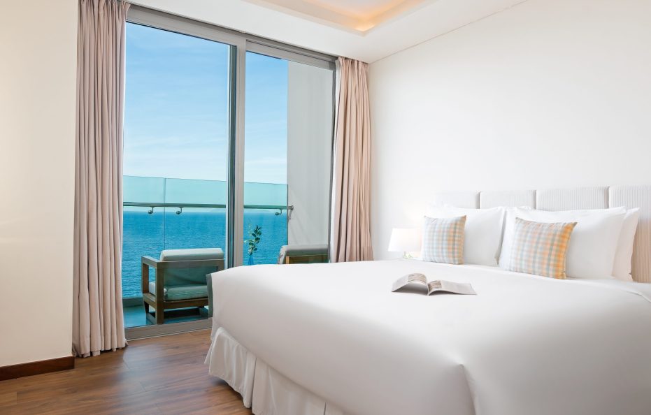 Delight Oceanfront With Balcony