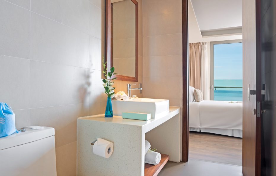 Light Plus Ocean Front With Balcony