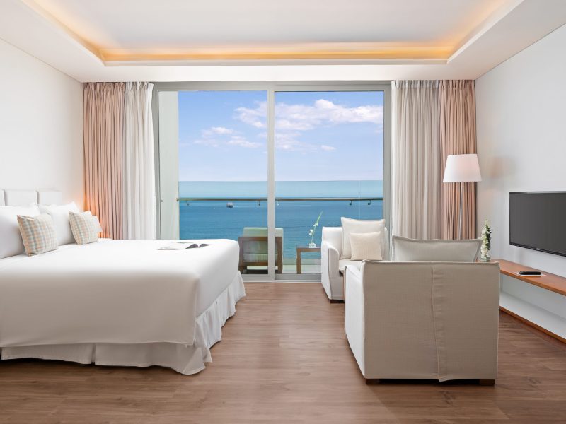 Light Plus Ocean Front With Balcony