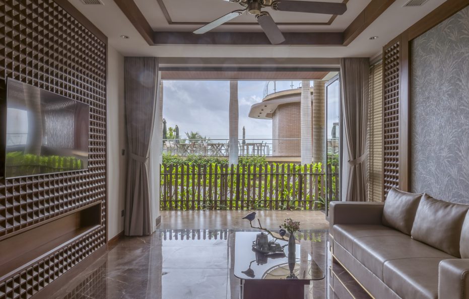 Bungalow with Pool View