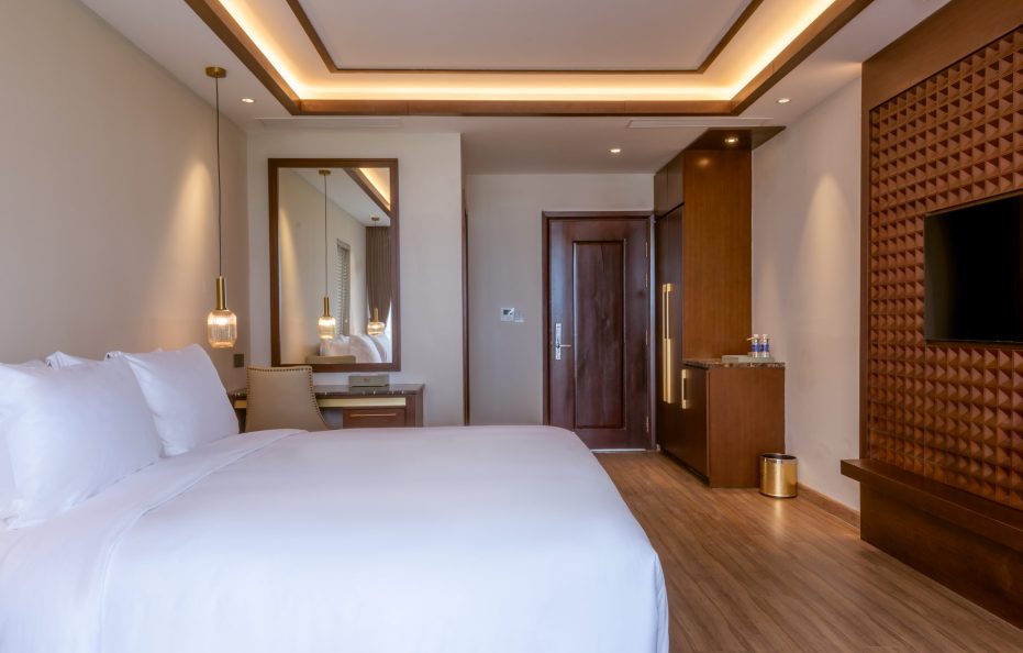 Bungalow with Pool View