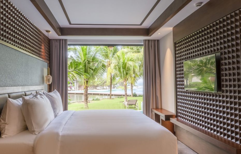 Bungalow with Pool View