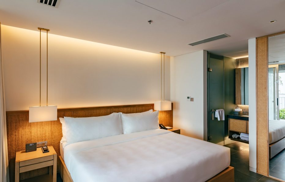 Phong Ba/ One Bedroom Luxury Oceanfront Apartment With Balcony