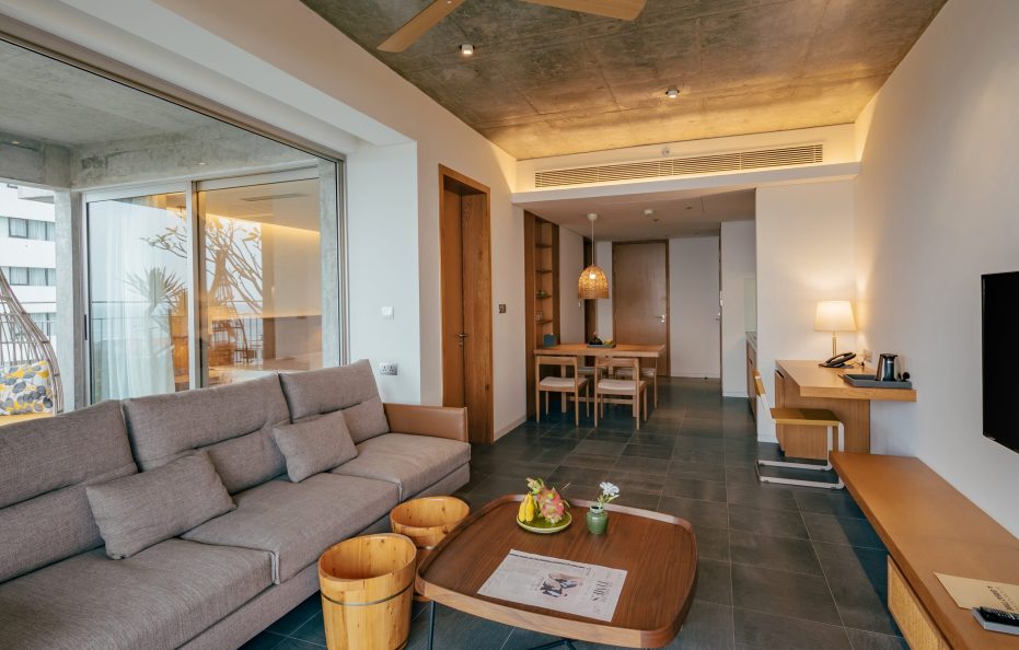 Phong Ba/ One Bedroom Luxury Oceanfront Apartment With Balcony