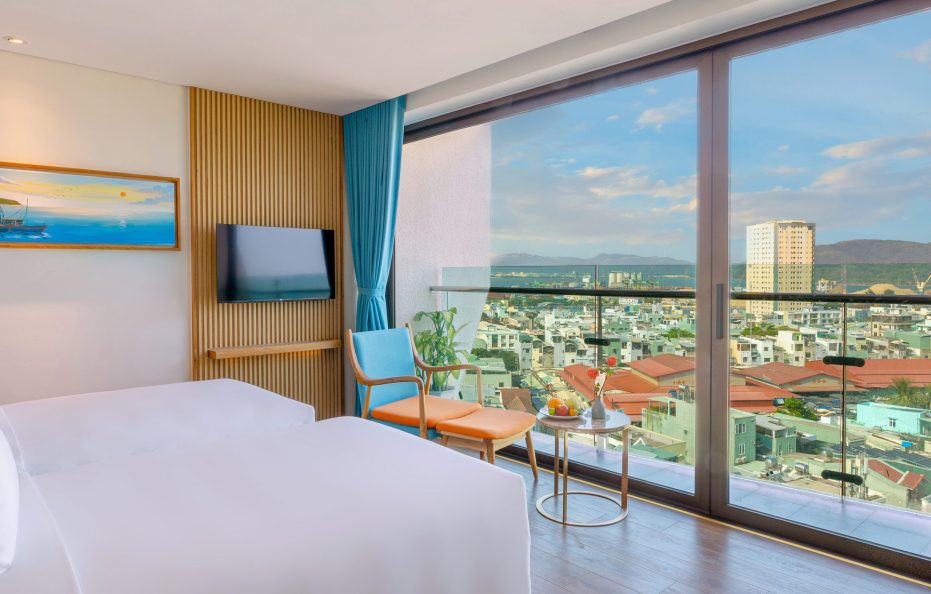 Deluxe Partial Ocean View