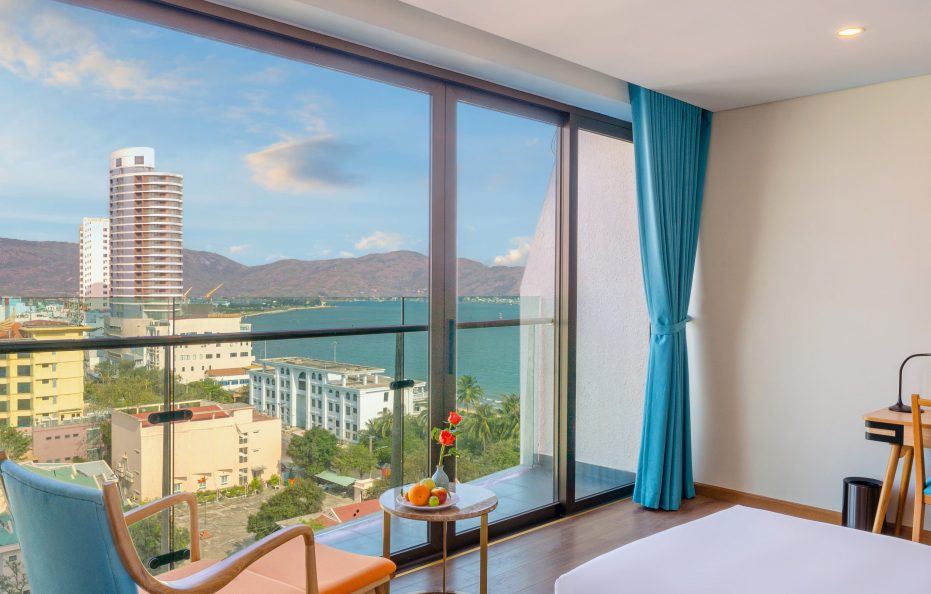 Deluxe Partial Ocean View