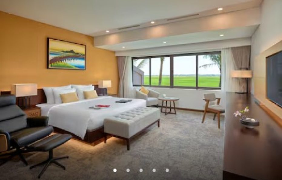 Grand Three-Bedroom Villa with Private Onsen