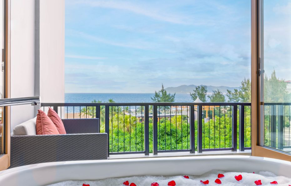 Seaview Grand with Balcony