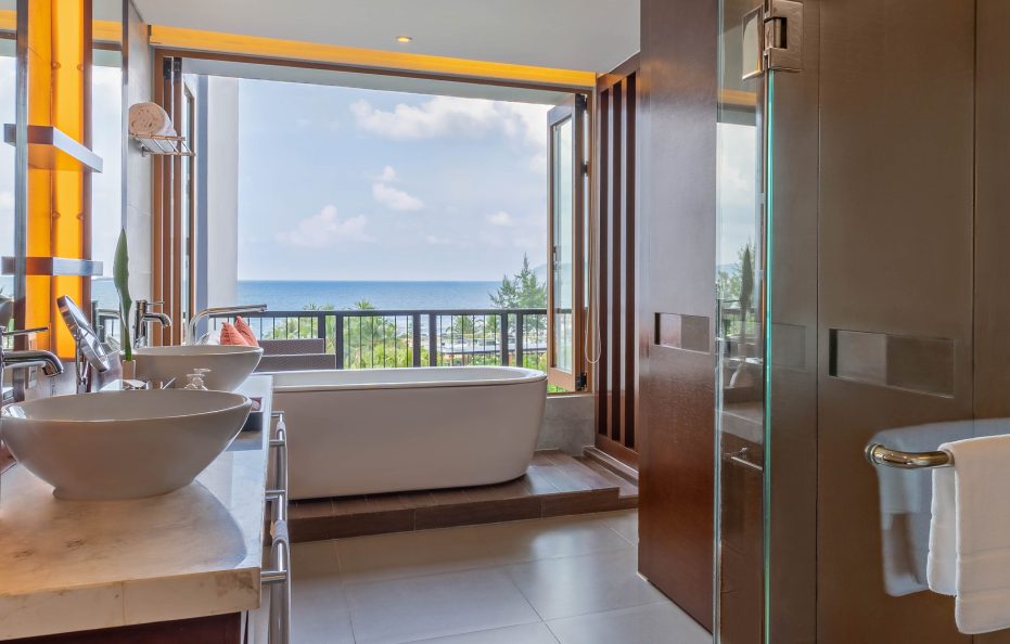 Seaview Grand with Balcony