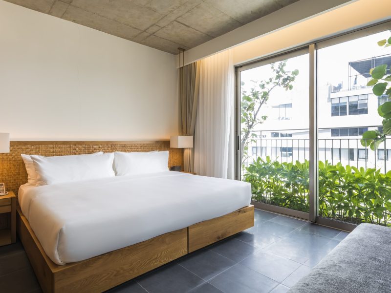 The Sứ Ban Công/ Deluxe With Balcony