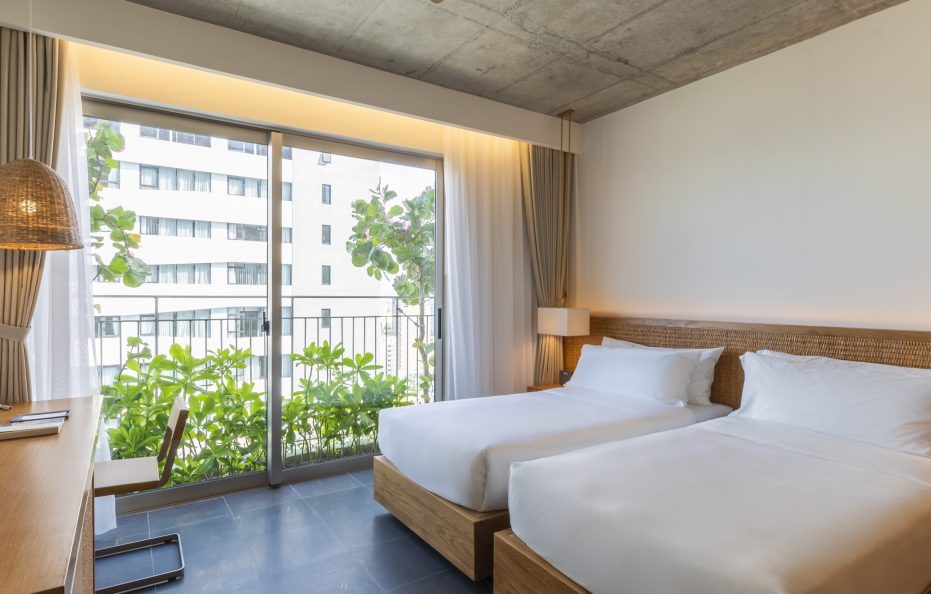 The Sứ Ban Công/ Deluxe With Balcony